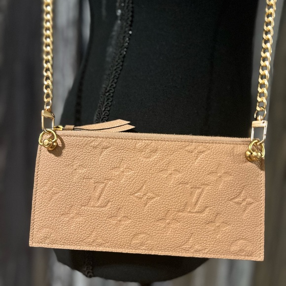 LOUIS VUITTON BLUSH NEW MICRO WALLET ON CHAIN - Picture 8 of 16